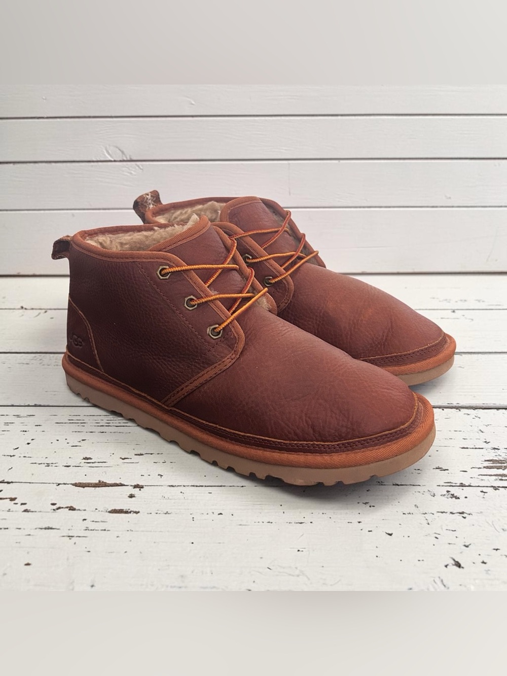 UGG Men’s Neumel Leather Chukka Boots Chestnut Brown Size 9